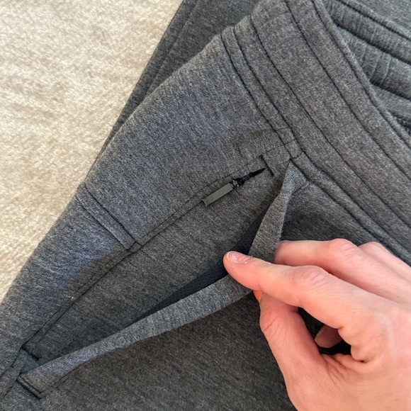 Men’s Brooks Grey Joggers - Picture 3 of 3